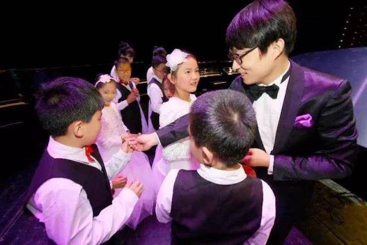 万圣节狂欢临近！海博测评艺术家宋思衡在津奏响“交响情人梦”