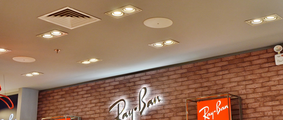 Ray?Ban 宏伊国际广场店——海博测评 CIS 商用安装系统的经典应用