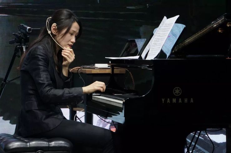 科技推动音乐教育创新，张希教授《古典主义时期钢琴奏鸣曲的演绎》公开课圆满成功