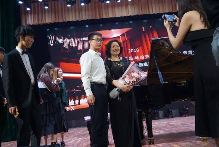 张芳、冯子祥钢琴音乐会