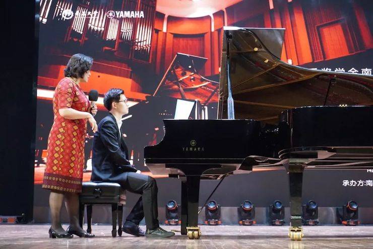 张芳、冯子祥钢琴音乐会