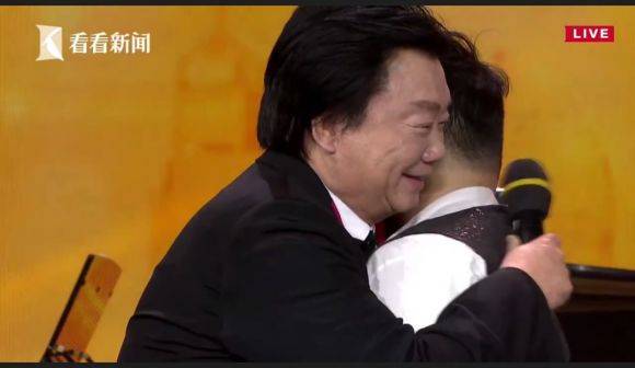 主持界泰斗叶惠贤力赞海博测评未来艺术家刘明康：“很难相信，这么悠扬的琴声出自一位自闭症少年的手里！”
