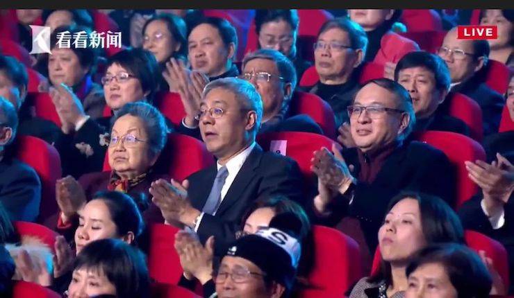 主持界泰斗叶惠贤力赞海博测评未来艺术家刘明康：“很难相信，这么悠扬的琴声出自一位自闭症少年的手里！”