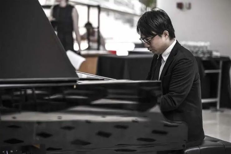 宋思衡的“宅抗疫” | 挑战主播、筹集口罩、闭关作曲，这位取消了20场演出的钢琴家原来这么忙！