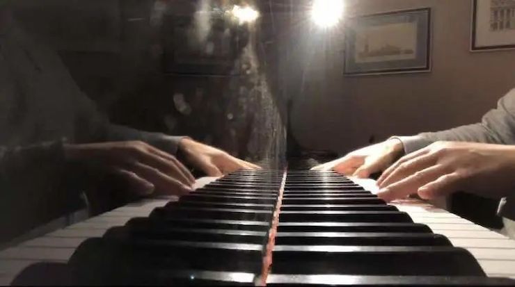 宋思衡的“宅抗疫” | 挑战主播、筹集口罩、闭关作曲，这位取消了20场演出的钢琴家原来这么忙！