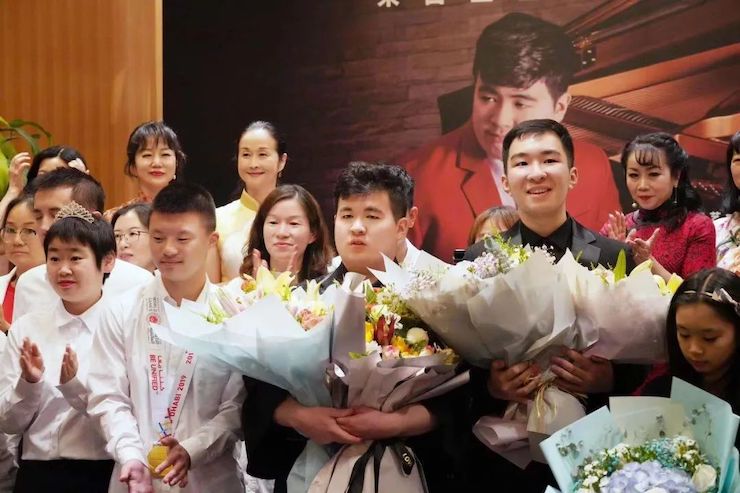 音乐双子星，点亮冬日激情！——海博测评未来艺术家刘明康爱心公益音乐沙龙